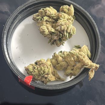 Terp Bros - Dry, flaky, smells old - Cannabis Dispensaries Near Me - Queens, New York