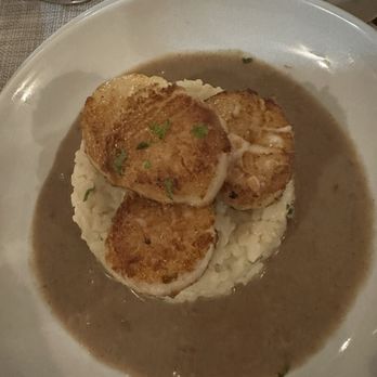 Bistro Eloise - French Restaurant - Scallops special - French Near Me - Elmhurst, New York Bistro Eloise - French Restaurant - Scallops special - French Near Me - Elmhurst, New York