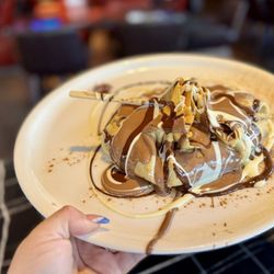 Melt n Dip - Apple cinnamon crepe