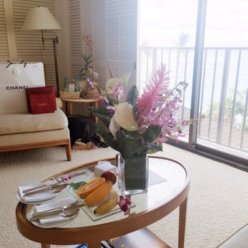 Halekulani Hotel - Fresh fruits.m and flowers everyday - Hotels Near Me - Honolulu, Hawaii