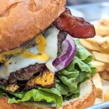 Billy Roys Burger - The Billy Roy with bacon - Burgers Near Me - Fremont, California Billy Roys Burger - The Billy Roy with bacon - Burgers Near Me - Fremont, California