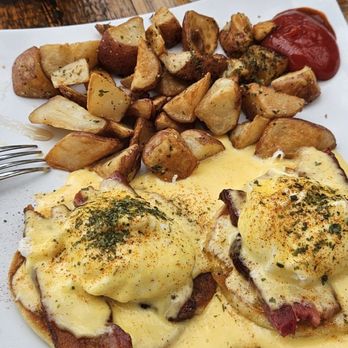 The Stonehouse Café - Pork belly eggs benedict - Breakfast & Brunch Near Me - Seattle, Washington The Stonehouse Café - Pork belly eggs benedict - Breakfast & Brunch Near Me - Seattle, Washington