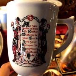 Brumder Mansion Bed & Breakfast and Theater - Nice cup!
