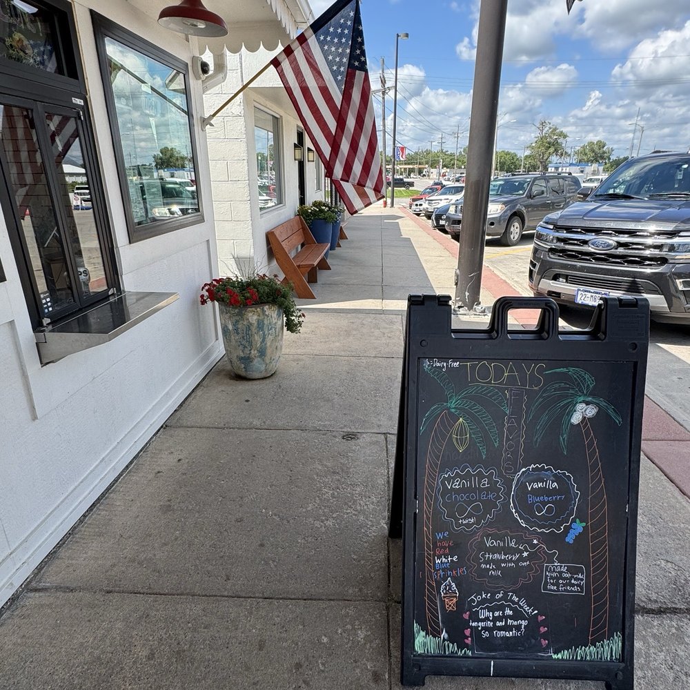 Mrs T's Dari Creme - Today's menu - Ice Cream & Frozen Yogurt Near Me - Louisville, Nebraska Mrs T's Dari Creme - Today's menu - Ice Cream & Frozen Yogurt Near Me - Louisville, Nebraska