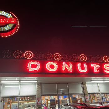 Gibson's Donuts - Front entrance - Donuts Near Me - Memphis, Tennessee Gibson's Donuts - Front entrance - Donuts Near Me - Memphis, Tennessee
