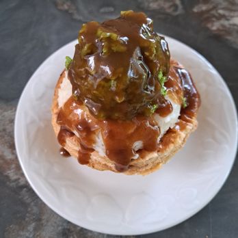 Peaked Pies - Chicken Mushroom & Leek pie, peaked with peas, mash, and gravy. - Bakeries Near Me - Vancouver, British Columbia Peaked Pies - Chicken Mushroom & Leek pie, peaked with peas, mash, and gravy. - Bakeries Near Me - Vancouver, British Columbia