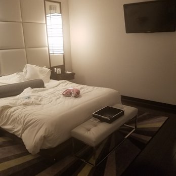 Ivy Hotel - King Suite bed. Very comfortable and low - Hotels Near Me - Chicago, Illinois