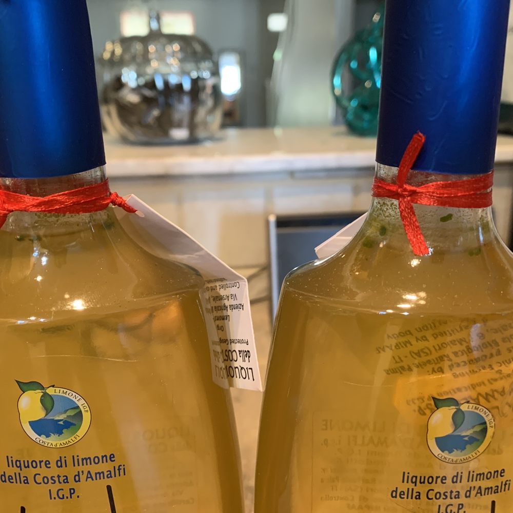 Le Tre Sorelle - Mold in sealed bottles lemoncello - Italian Near Me - Positano, SA