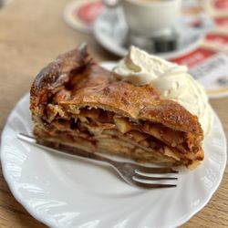 Café Papeneiland - Apple pie and coffee
