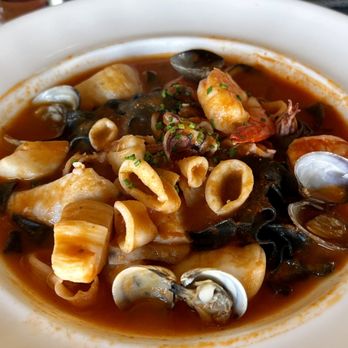 Moonraker Restaurant - Seafood Cioppino - New American Near Me - Pacifica, California