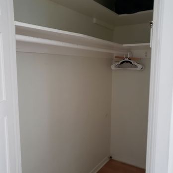 Orange Drive Hostel - Walk-in closet in private room - Hostels Near Me - Los Angeles, California Orange Drive Hostel - Walk-in closet in private room - Hostels Near Me - Los Angeles, California