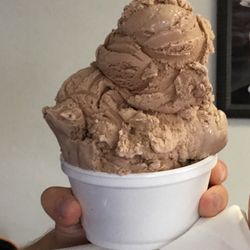 Biggies Ice Cream - Medium-sized chocolate in a cup