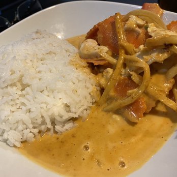 Thai Bistro - Red curry with chicken - Thai Near Me - Bartlett, Tennessee