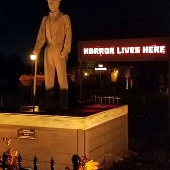 Sir Henry's Haunted Trail - Sir Henry Statue - Haunted Houses Near Me - Plant City, Florida Sir Henry's Haunted Trail - Sir Henry Statue - Haunted Houses Near Me - Plant City, Florida