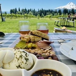 Grateful Vineyard - Burrata