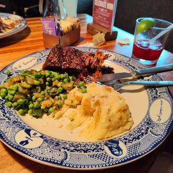 MoCo's Founding Farmers - Beef short rib with vegetable medley and mashed potatoes - New American Near Me - Potomac, Maryland MoCo's Founding Farmers - Beef short rib with vegetable medley and mashed potatoes - New American Near Me - Potomac, Maryland