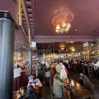 George IV Bar - Pubs Near Me - Edinburgh, EDH