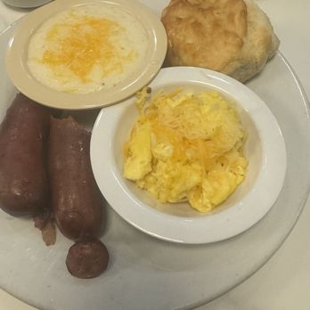 T's Brunch Bar - Sausage broken in half by someone not sliced but literally broken into two pieces. How tacky! . - Breakfast & Brunch Near Me - Atlanta, Georgia