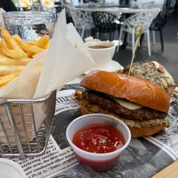 King’s Lounge La - This truffle burger is a bomb! You should get this! - Mediterranean Near Me - Glendale, California King’s Lounge La - This truffle burger is a bomb! You should get this! - Mediterranean Near Me - Glendale, California