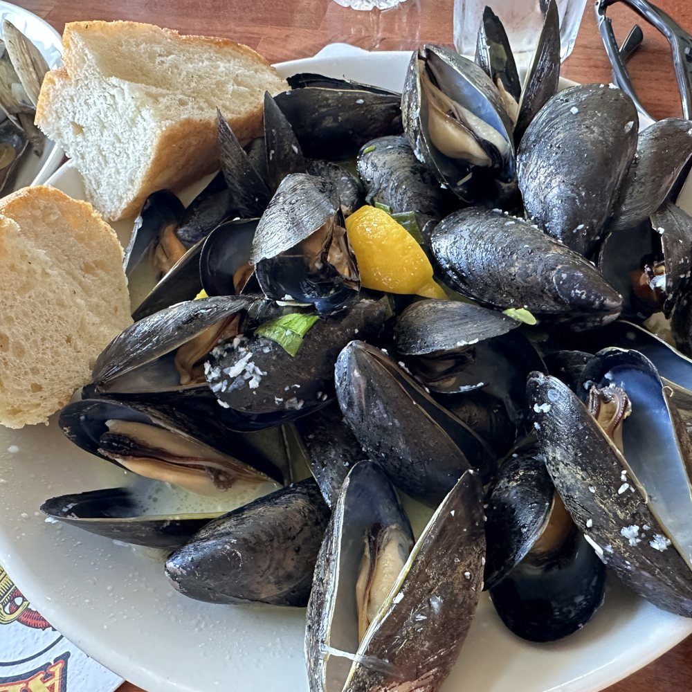 Alisson's Restaurant - steamed mussels - Seafood Near Me - Kennebunkport, Maine