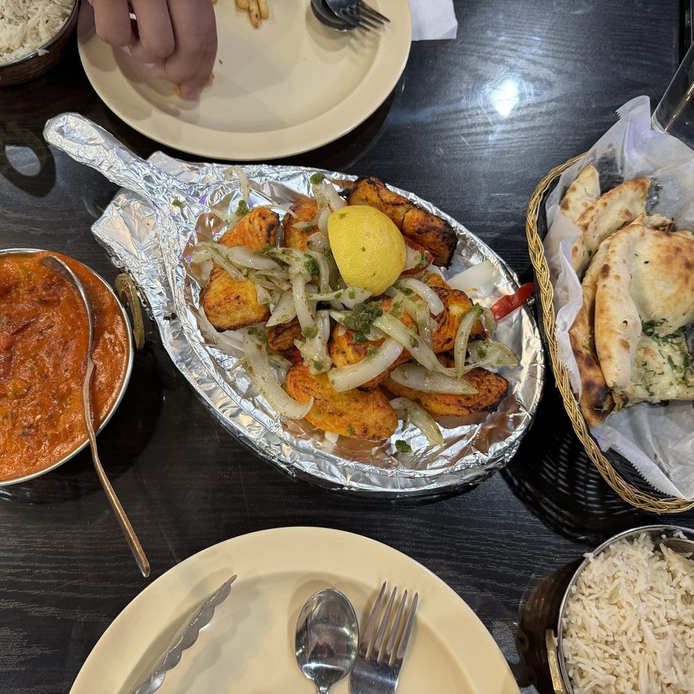 Taj Cafe - Chicken tikka masala, TANDOORI FISH, GARLIC NAAN - Indian Near Me - Fontana, California Taj Cafe - Chicken tikka masala, TANDOORI FISH, GARLIC NAAN - Indian Near Me - Fontana, California