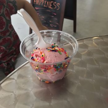 Puffles - Strawberry scoop with sprinkles - Desserts Near Me - Hollywood, Florida Puffles - Strawberry scoop with sprinkles - Desserts Near Me - Hollywood, Florida