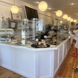 Rue 77 - Display case