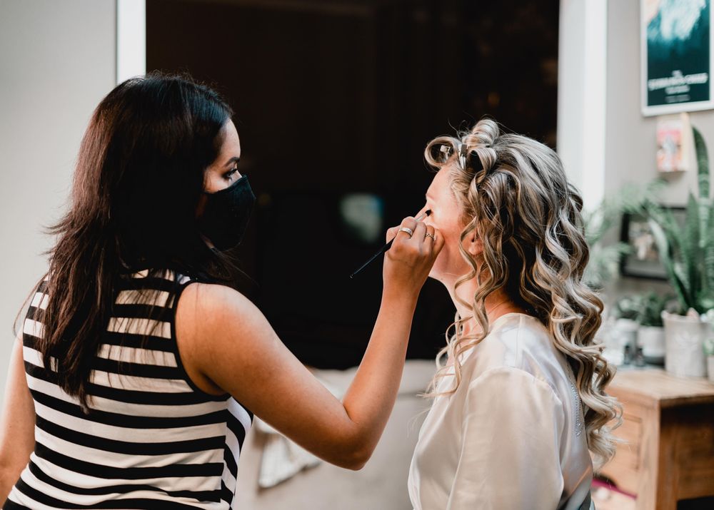 Dolly Makeup by Lidia Logo