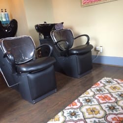 Renew Salon - Hair washing area