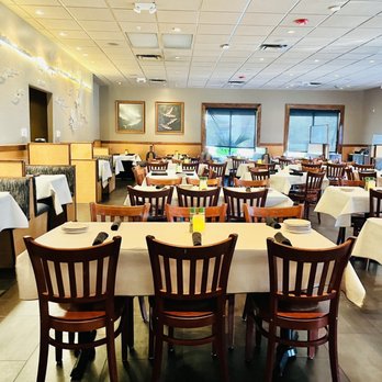 Bonefish Grill - Main dining room - Seafood Near Me - North Charleston, South Carolina