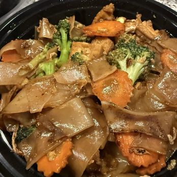 Klom Klorm - Pad see ewe - Thai Near Me - Lakewood, Colorado Klom Klorm - Pad see ewe - Thai Near Me - Lakewood, Colorado