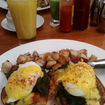 Meli Cafe - Cafe Benedict - Grilled pork belly, spinach, tomatoes, poached eggs, and hollandaise sauce - Breakfast & Brunch Near Me - Chicago, Illinois