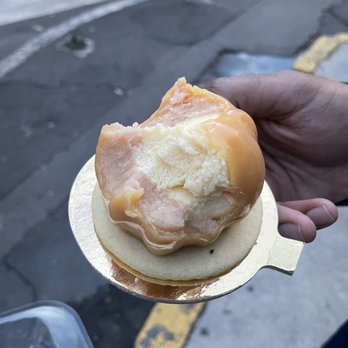 Pastelería Suiza - Inside of guava cheese mousse - Bakeries Near Me - México, D.F., DIF