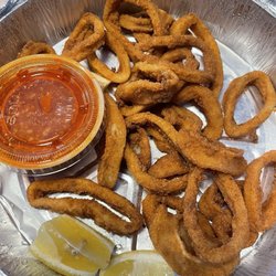 Mike's Pizzeria Italian Restaurant - Microwaved and days old calamari. Absolutely disgusting.
