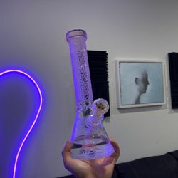 Ed’s Smoke Shop - This is a 5star store! will come back for more good price beautiful bongs  thanks for the free gift:))))