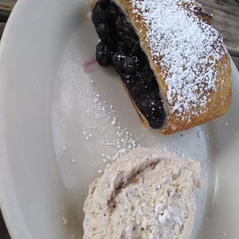 Waldmann Brewery - Blueberry strudel with cinnamon whipped cream - Breweries Near Me - Saint Paul, Minnesota Waldmann Brewery - Blueberry strudel with cinnamon whipped cream - Breweries Near Me - Saint Paul, Minnesota