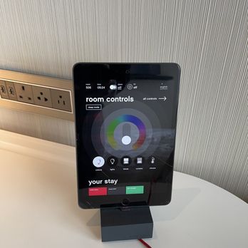CitizenM - Smart tab for the room - Cocktail Bars Near Me - London, XGL