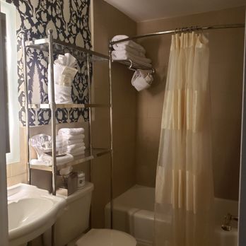 Maryland Inn - Bathroom in 1205 - Hotels Near Me - Annapolis, Maryland