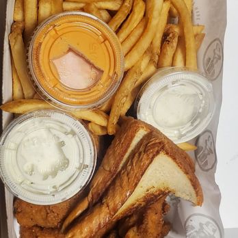 Slim Chickens - 5 piece box - Southern Near Me - Saint Louis, Missouri Slim Chickens - 5 piece box - Southern Near Me - Saint Louis, Missouri