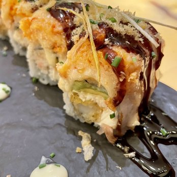 Su Casa Sushi Bar - Baked Lobster Roll - Shrimp tempura, cucumber avocado, spicy lobster, tempura crunch and garlic yum yum sauce. - Sushi Bars Near Me - Las Vegas, Nevada