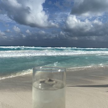 Fiesta Americana Condesa - Have a margarita at the beach - Hotels Near Me - Cancún, ROO