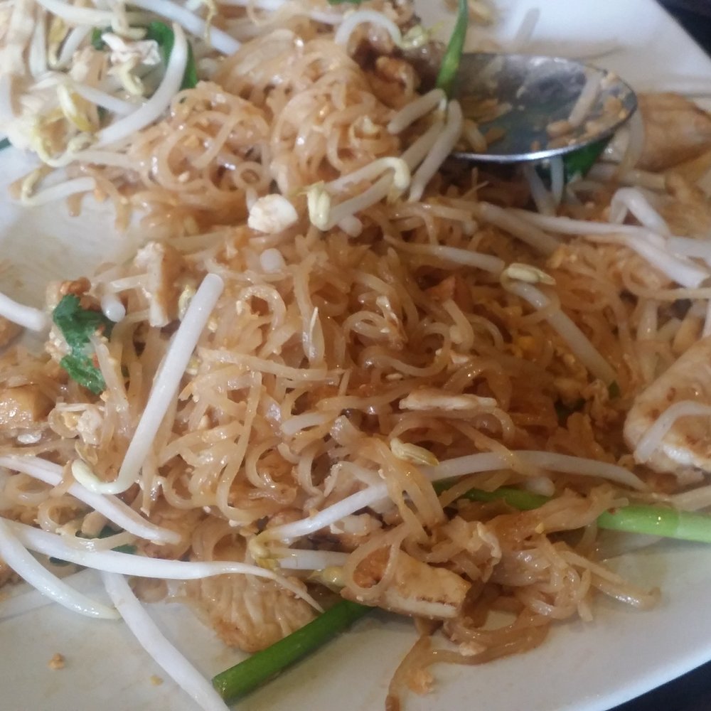 Similan Thai Restaurant - Chicken pad Thai - Thai Near Me - Solana Beach, California Similan Thai Restaurant - Chicken pad Thai - Thai Near Me - Solana Beach, California