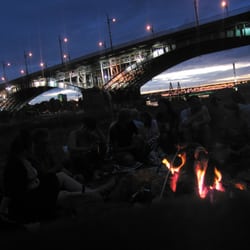 Plaża przy Moście Poniatowskiego - Znak czasów naszych.