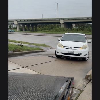 J&J Hook and Roll - Towing Near Me - Houston, Texas J&J Hook and Roll - Towing Near Me - Houston, Texas
