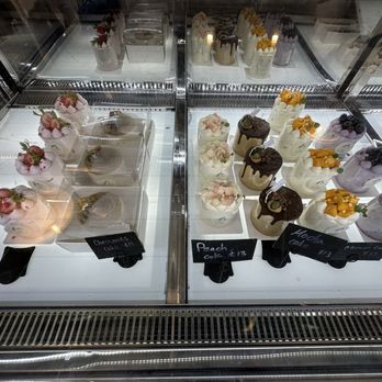 R Ki Dessert Studio - Desserts Near Me - Richmond, British Columbia R Ki Dessert Studio - Desserts Near Me - Richmond, British Columbia