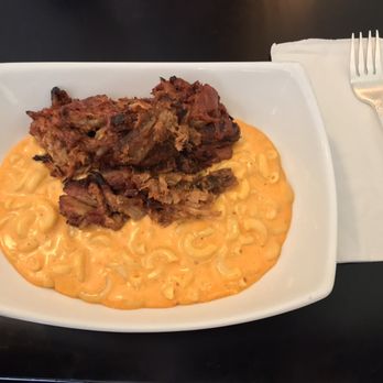 Leche Y Miel Restaurant - Pulled pork & mac - Comfort Food Near Me - Bronx, New York