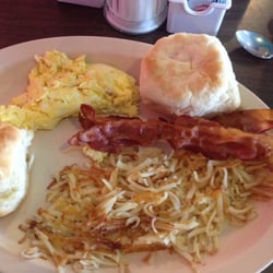 Pennyman's Diner - 2 egg breakfast served with bacon, 2 biscuits and a side order of hash browns