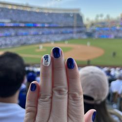 Elliegant Mobile Nails