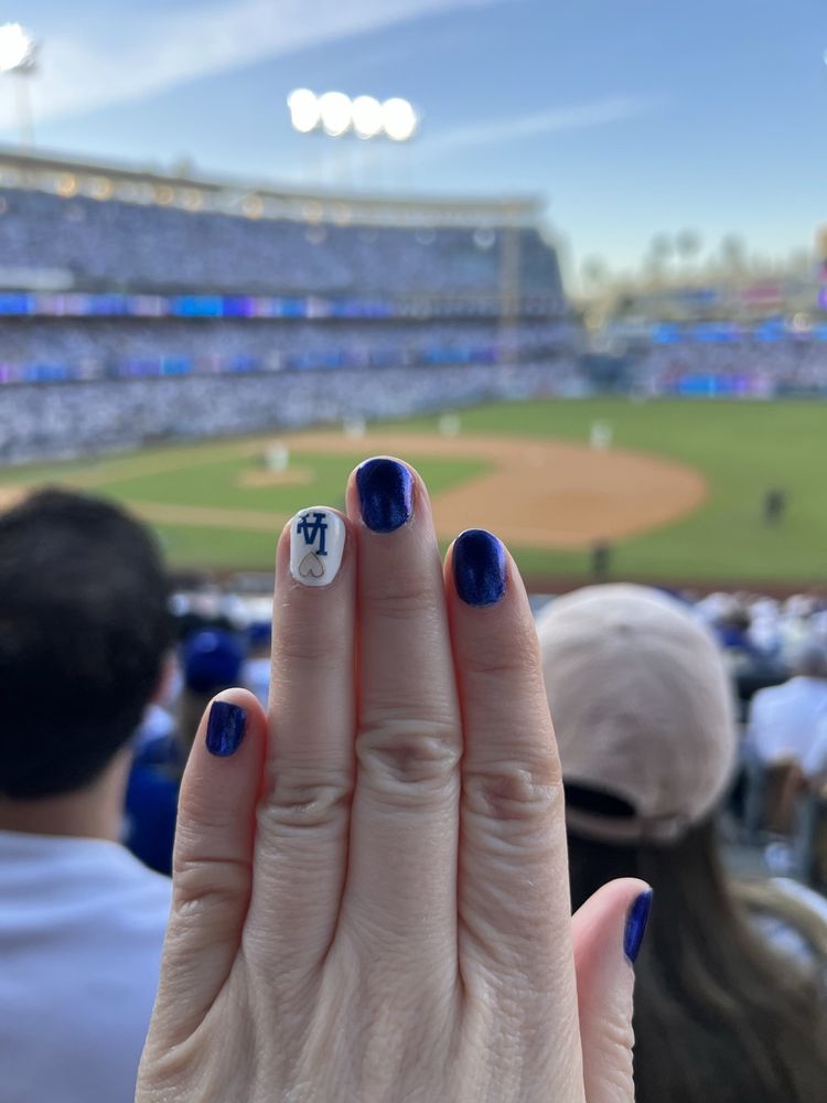 Elliegant Mobile Nails Logo