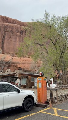 Hole 'N' The Rock by null